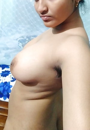 Super Hot Desi girl nude selfie Pics